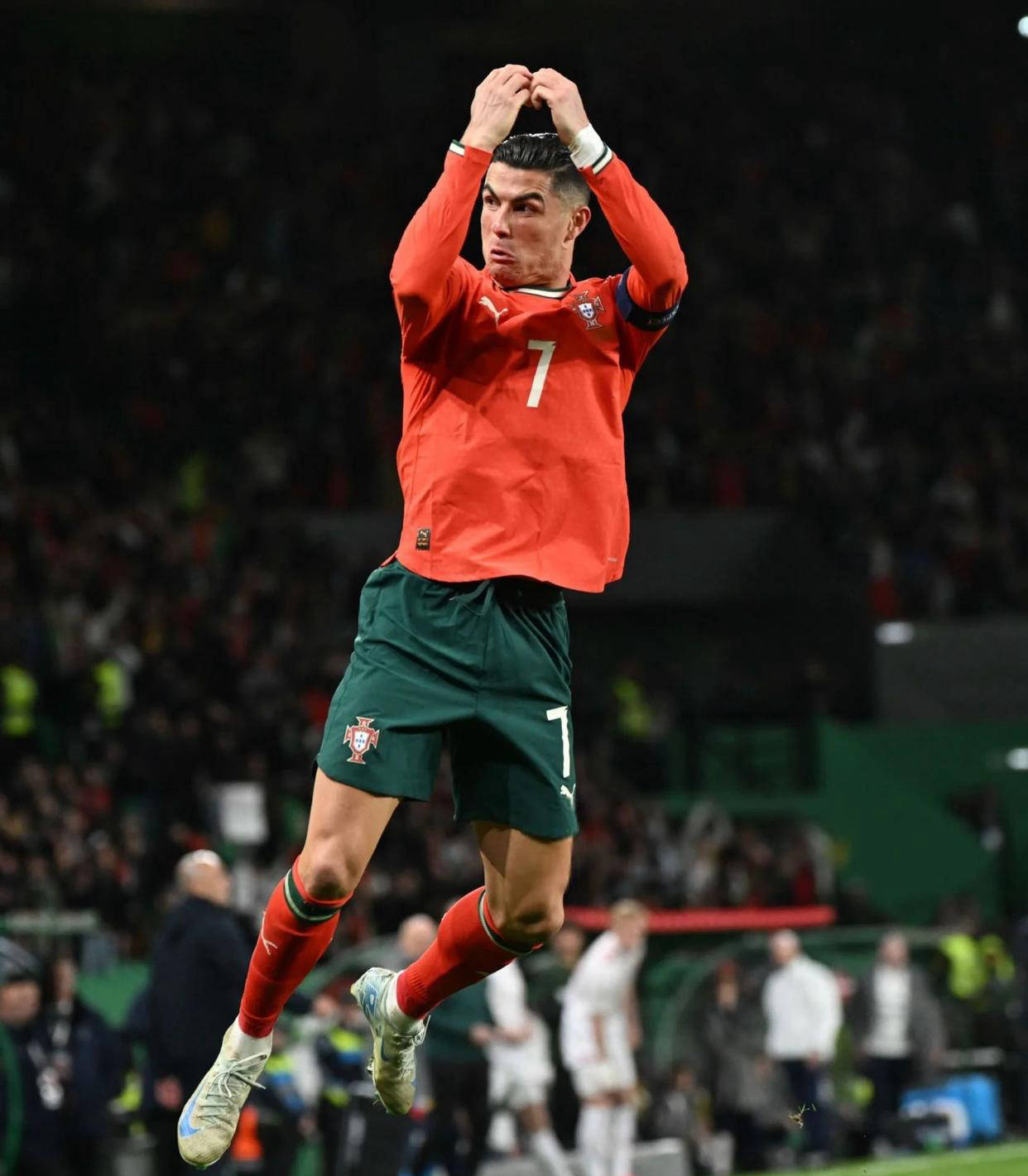 图片报：英国中间人向拜仁举荐奥斯梅恩，加拉塔萨雷关注